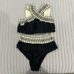 Stylish Black and Cream Zigzag Bikini
